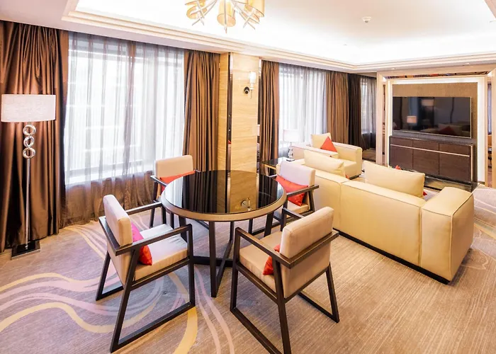Grand Emperor Hotel 4*