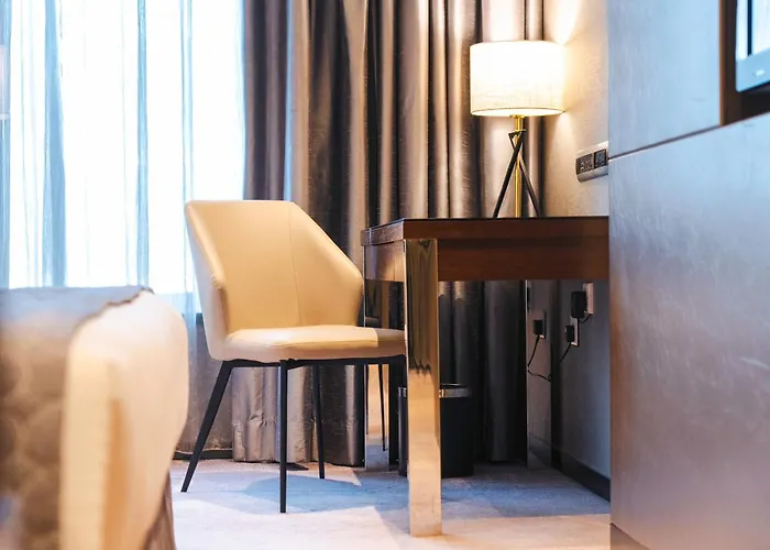 Grand Emperor Hotel