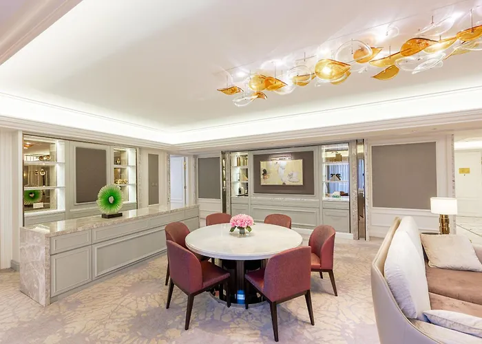 Hotel Grand Emperor