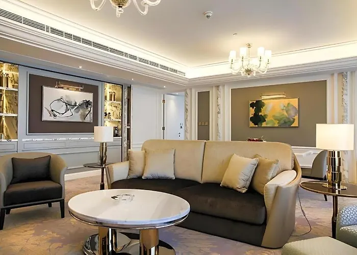 Grand Emperor Hotel