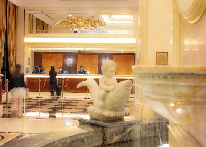 Grand Emperor Hotel 4*