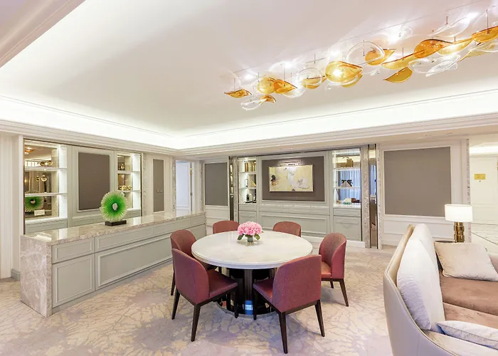 Grand Emperor Hotel