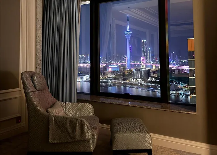 Grand Emperor Hotel 4*